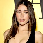Third pic of Madison Beer … Fit Cleavage ! – OkokoraS | Spicy Life Every Day !