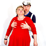 First pic of Toyboy painter is having a great fucking time with curvy grandma Jolanka - Mature.nl