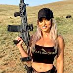 Second pic of Misc. stuff: Girls with guns - Sexy and Funny Forums