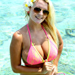 Second pic of Lycia Sharyl in the Maldives