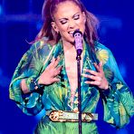 Second pic of Jennifer Lopez performs in Foxwood Casino