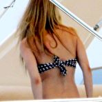 First pic of  Avril Lavigne fully naked at Largest Celebrities Archive! 