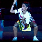 Fourth pic of Rihanna performing during F1 Grand Prix in Singapore