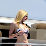 Third pic of :: Largest Nude Celebrities Archive. Avril Lavigne fully naked! ::