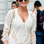 Third pic of Kate Upton legs and cleavage paparazzi shots
