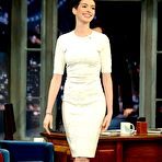 First pic of Anne Hathaway shows her legs at Late Night