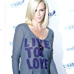 Second pic of Jenny McCarthy cameltoe free photo gallery - Celebrity Cameltoes
