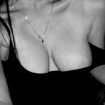 First pic of Sex girlfriend pics :: Pics of a hawt chick displaying her tits 