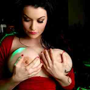 Dahlia Dark Tits