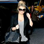 First pic of Jessica Simpson slight cleavage when visit Roseland Ballroom with honey