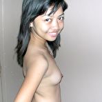 First pic of Skinny 18 year old Filipina nude amateur posing.