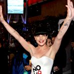 Third pic of Pauley Perrette shows her legs at Peoples Choice Awards 2011