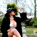Second pic of Mature exhibitionist in the park | MATURE XXX PICS
