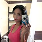 First pic of Asian girl does some nude mirror selfies to entice her boy friend.