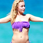 Second pic of Hayden Panettiere cleavage & cameltoe on the beach