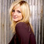 First pic of Ashlee Simpson