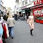 Third pic of Nude-in-Public