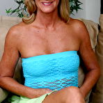 First pic of MILF Kiss - greatest milf porn collection !