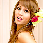 First pic of Doll-faced ladyboy Sandi putting on xxx strip-show