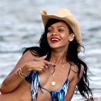 First pic of Rihanna sexy in bikini in the ocean of Hawaii