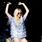Fourth pic of Diana Vickers sexy live performs on the stage