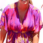 Third pic of Kendra Wilkinson posing for paparazzi shows her legs