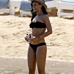 First pic of Rihanna sexy in black bikini on the beach in Hawaii
