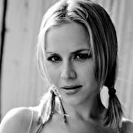 Second pic of Julie Benz