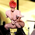 Third pic of Rihanna sexy perform live at Madison Square Garden stage