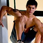 Fourth pic of BannedMaleCelebs.com | Taylor Lautner nude photos