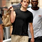 Second pic of VipGalleries.net Ed Westwick :: FreeMaleCelebrityArchive.com