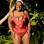 First pic of Total plumper ebony exposes her big heavy hooters outdoors