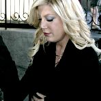 First pic of  Tori Spelling - nude and naked celebrity pictures and videos free!