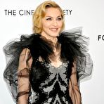 First pic of Madonna posing for paparazzi at premiere