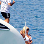 Third pic of Victoria Silvstedt cameltoe and cleavage in bikini paparazzi shots