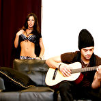 First pic of Kortney Kane groupie seduces the musician with her killer curves