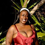 First pic of Total plumper ebony exposes her big heavy hooters outdoors
