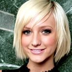 Second pic of Ashlee Simpson