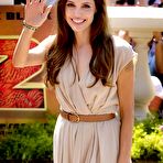 First pic of Angelina Jolie posing at Kung Fu Panda 2 photocall in Cannes