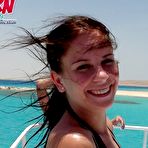 Second pic of Brunette does a blowjob - porntraveling.com