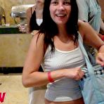 Fourth pic of Brunette does a blowjob - porntraveling.com