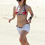 Fourth pic of Avril Lavigne caught in bikini on the beach in Mexico