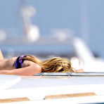 Third pic of Avril Lavigne caught in bikini on the yacht in St. tropez