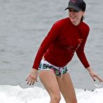 First pic of Avril Lavigne surfing paparazzi shots