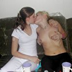 Second pic of Real amateur girlfriends having sexHot and horny hot amateur teens strip very very sexy 