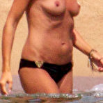 Third pic of Heidi Klum caught topless on the beach paparazzi shots