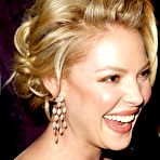First pic of Katherine Heigl posing for paparazzi at fashion week
