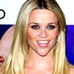 First pic of Reese Witherspoon posing for paparazzi at How Do You Know premiere