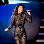 First pic of Shania Twain in tight clothing on the stage