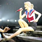 Third pic of Taylor Swift preforms at the O2 arena in London